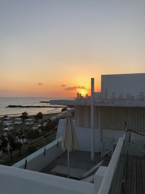 克诺索斯班阁楼海滩套房酒店主图