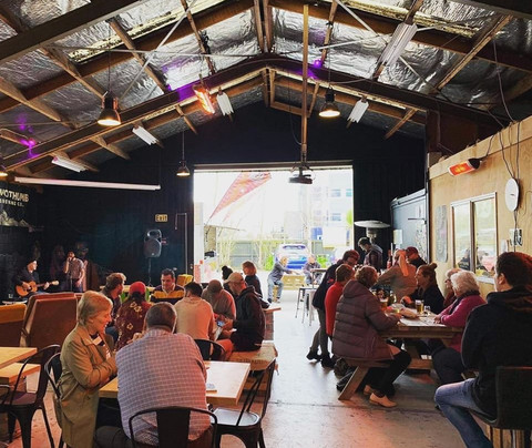 Two Thumb Brewing Co. on Manchester-基督城必去景点