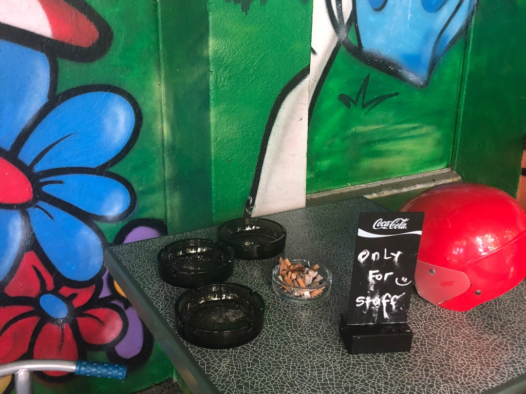 巴伦湖滨酒店主图
