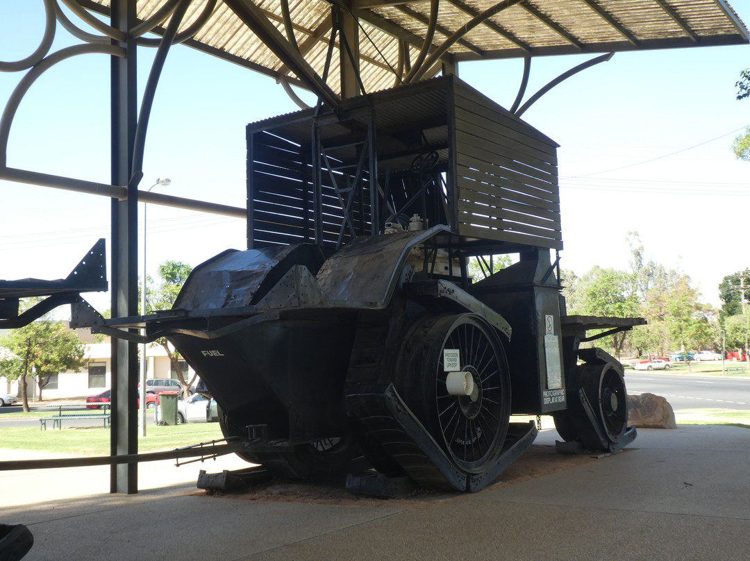 Big Lizzie-Red Cliffs必去景点