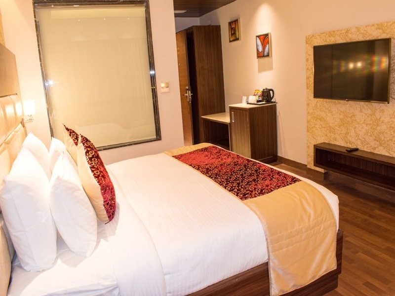 The Grand Ambassador主图