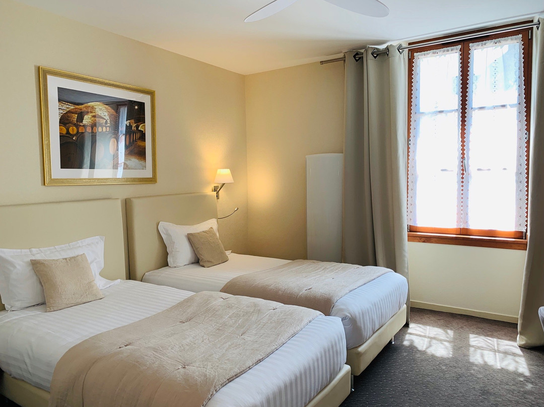 Logis Hotel des Messageries Arbois主图