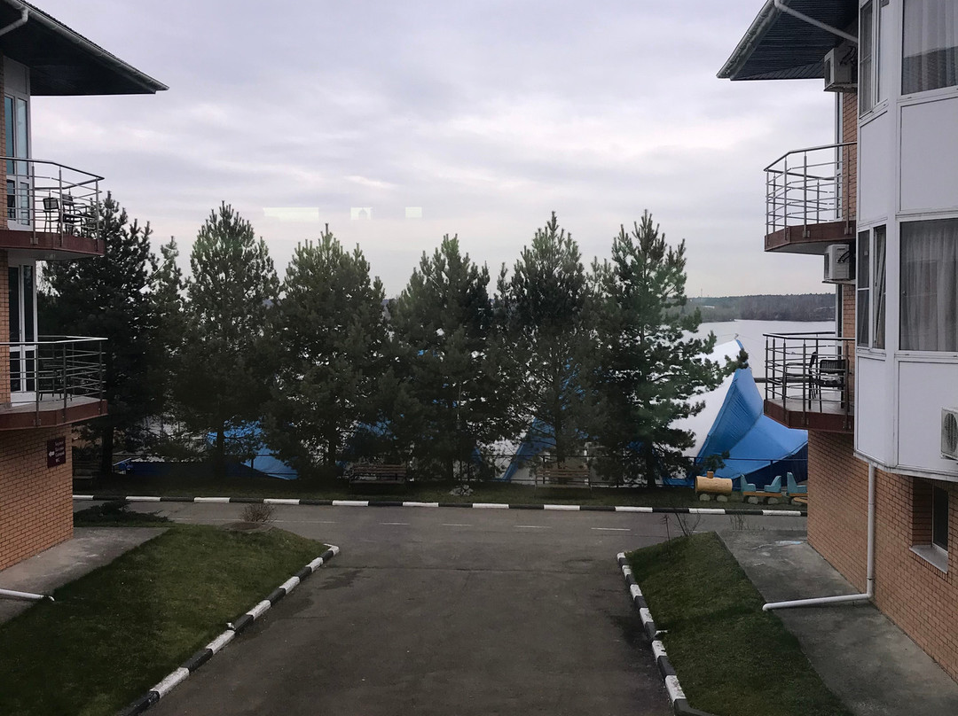 Novy Bereg Hotel Yacht Club主图