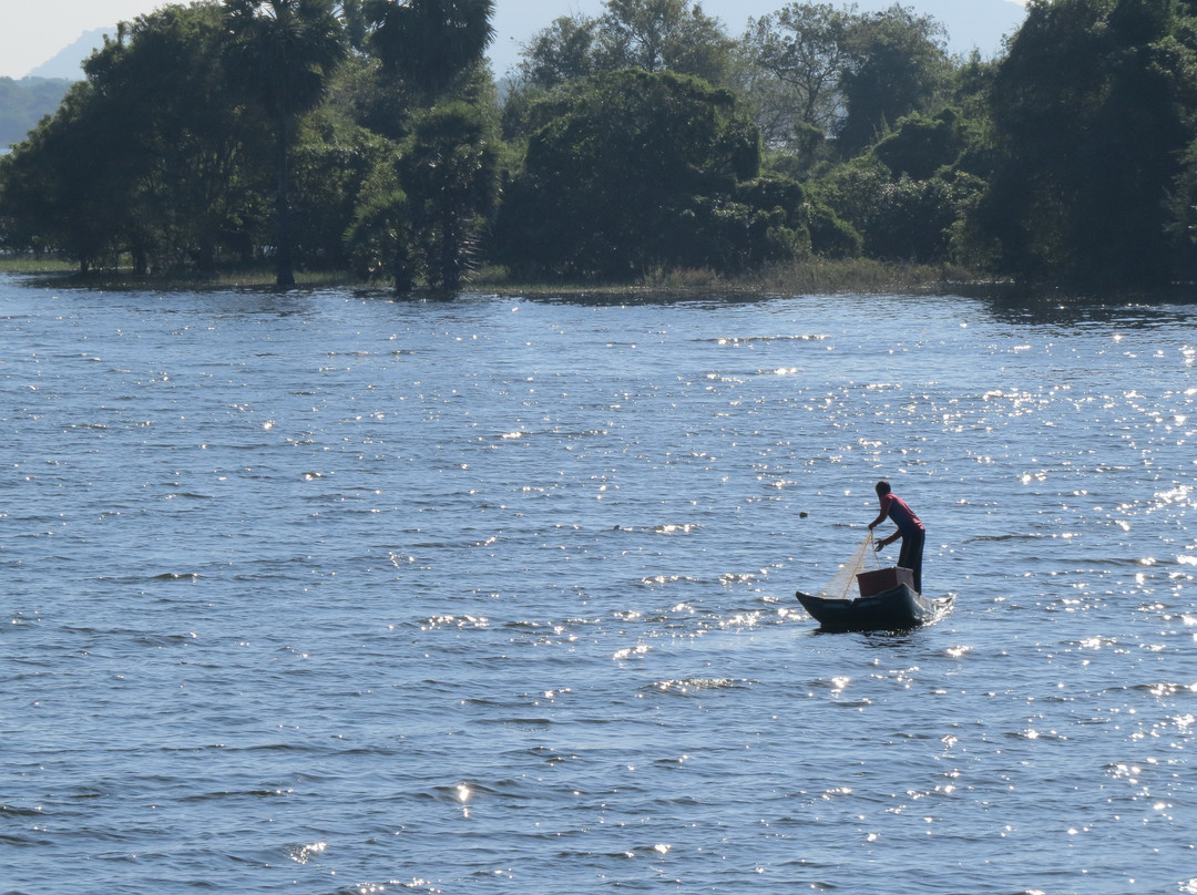 努瓦拉威娃湖边酒店主图
