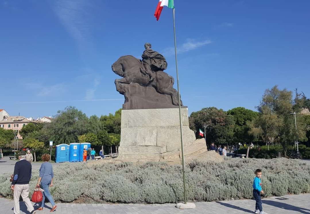 Monumento a Garibaldi-萨沃纳必去景点