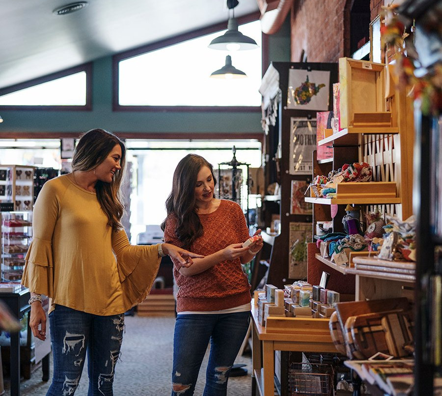 Lesage旅游景点-The Red Caboose