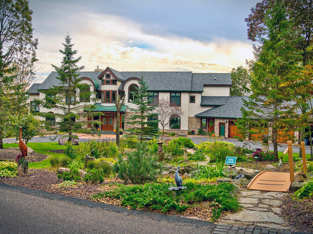 Inn At Wawanissee Point主图