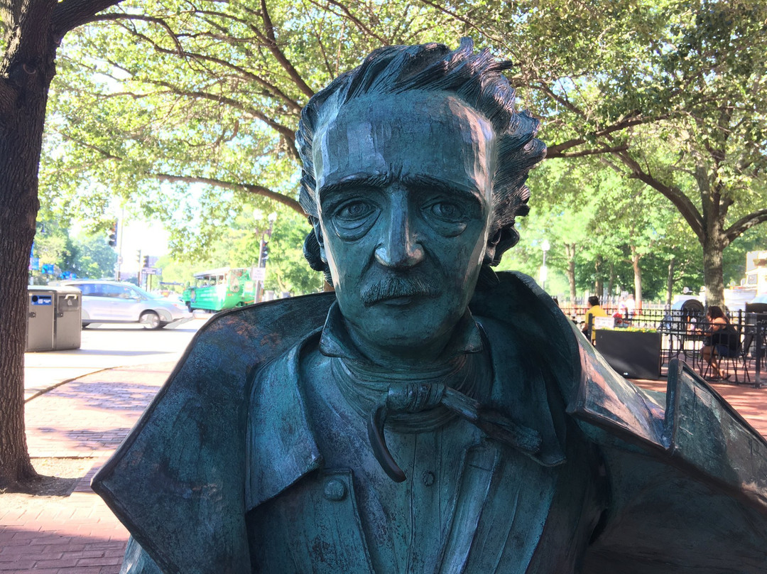 Edgar Allan Poe Statue景点图片