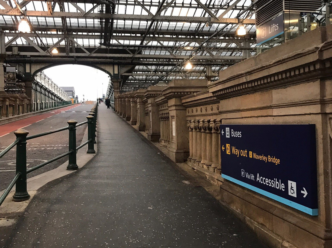 Edinburgh Waverley Station景点图片