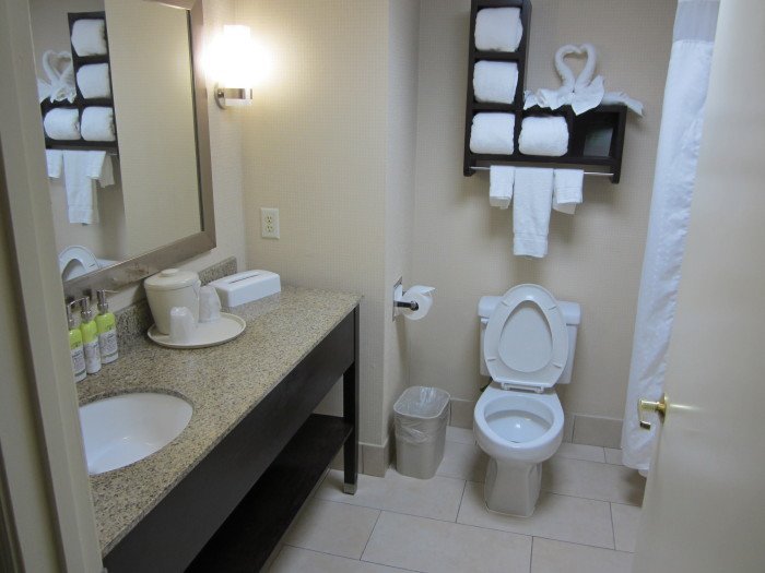 Holiday Inn Express 温斯顿 - 塞勒姆-浴室