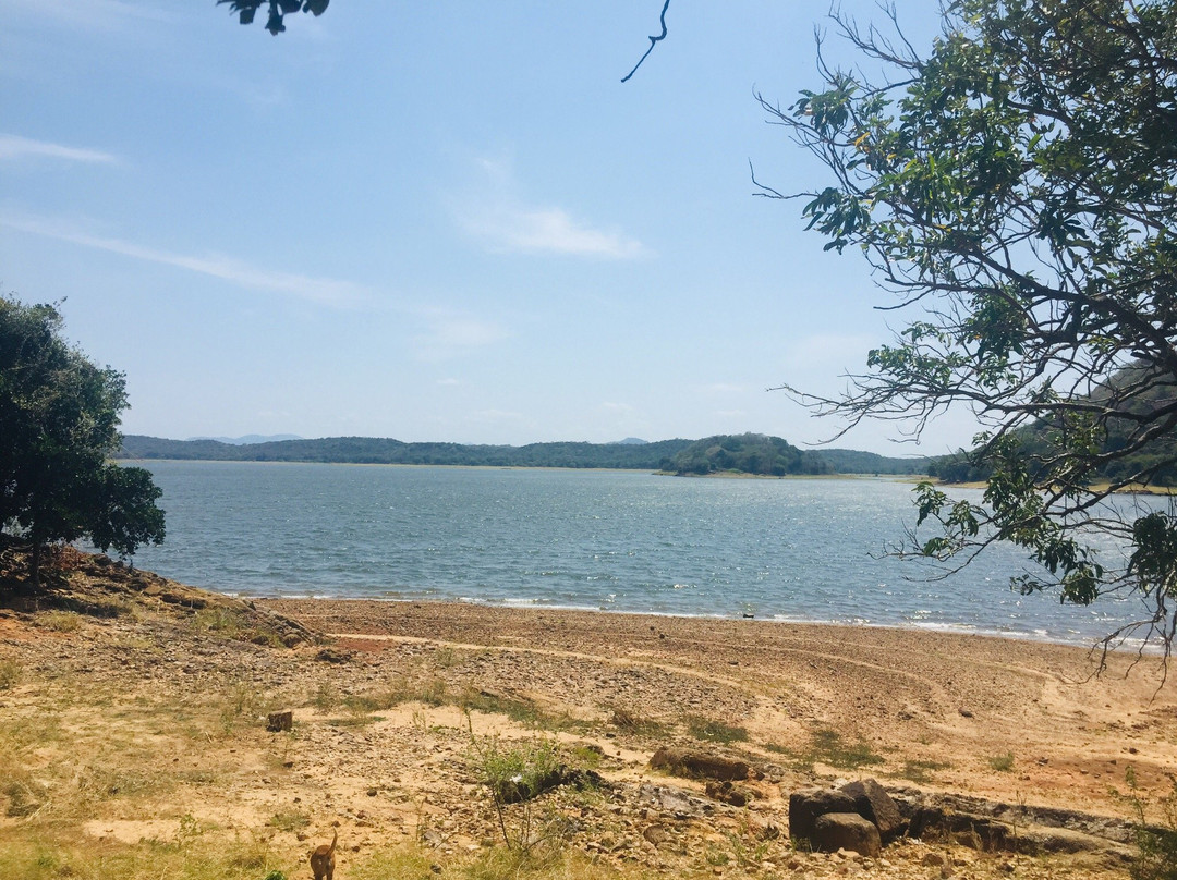 Giritale Lake景点图片