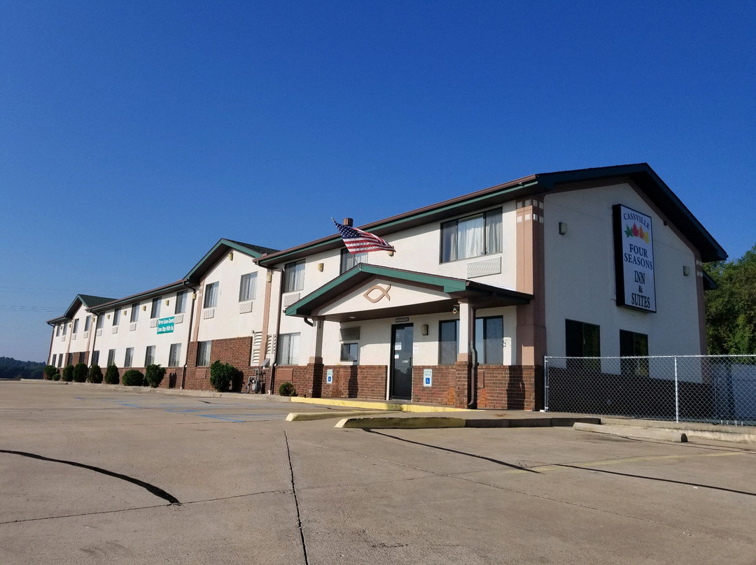 Cassville Four Seasons Inn and Suites主图