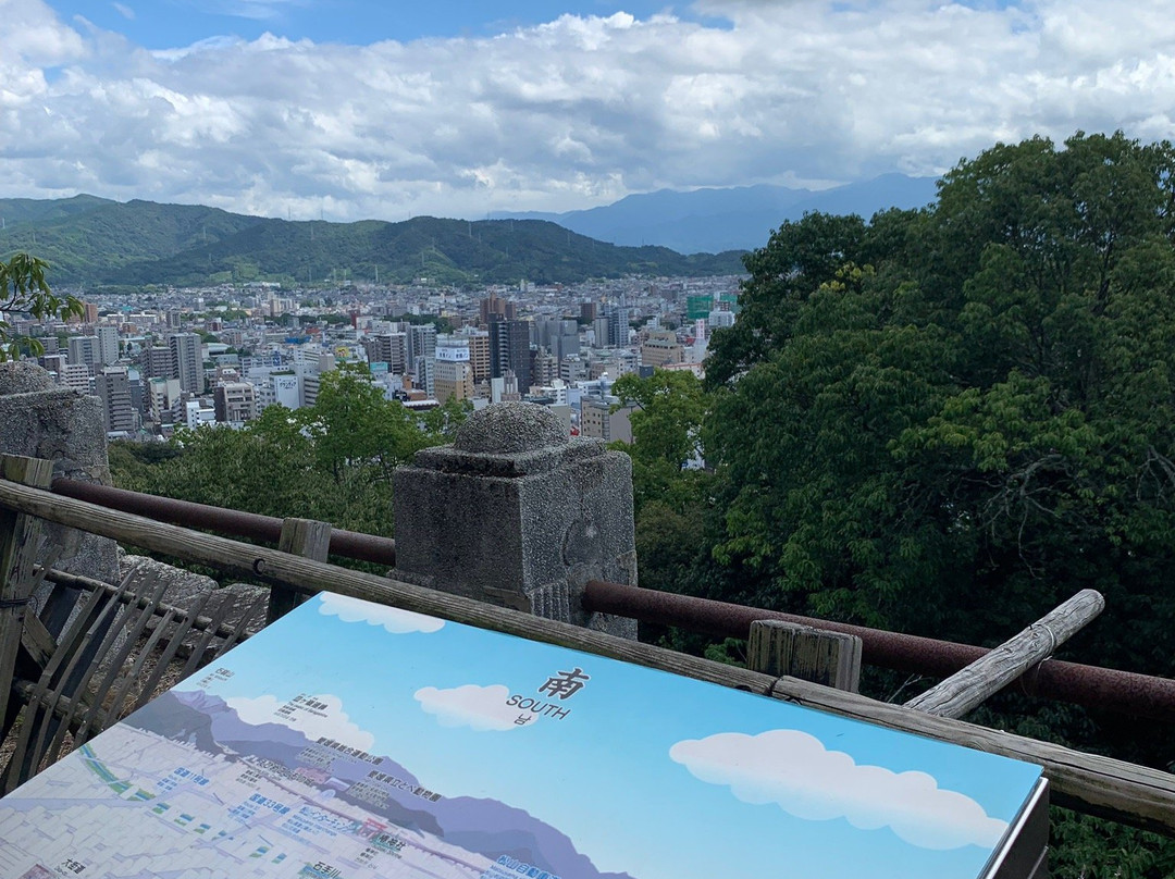 Matsuyama Castle Ninomaru Historical Garden景点图片