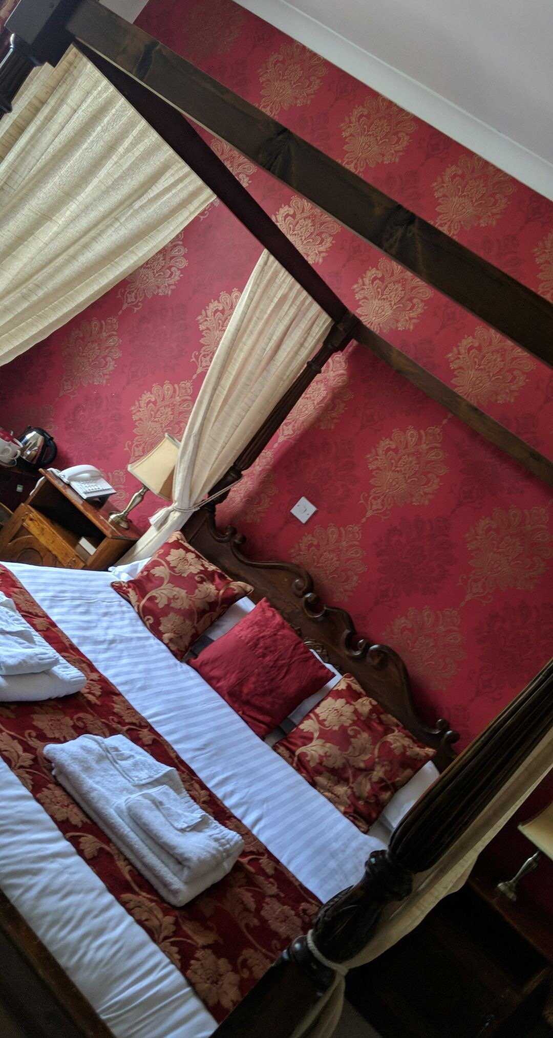 The Bull Hotel-官方