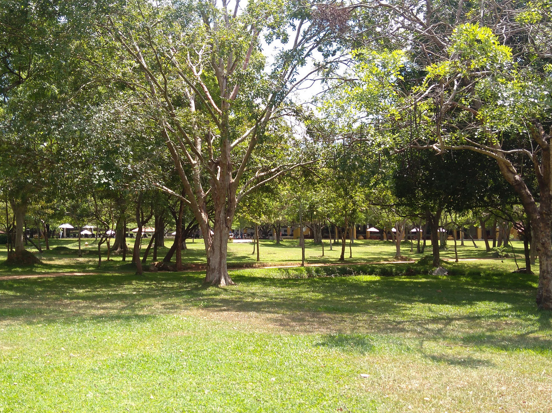 阿玛亚湖酒店主图