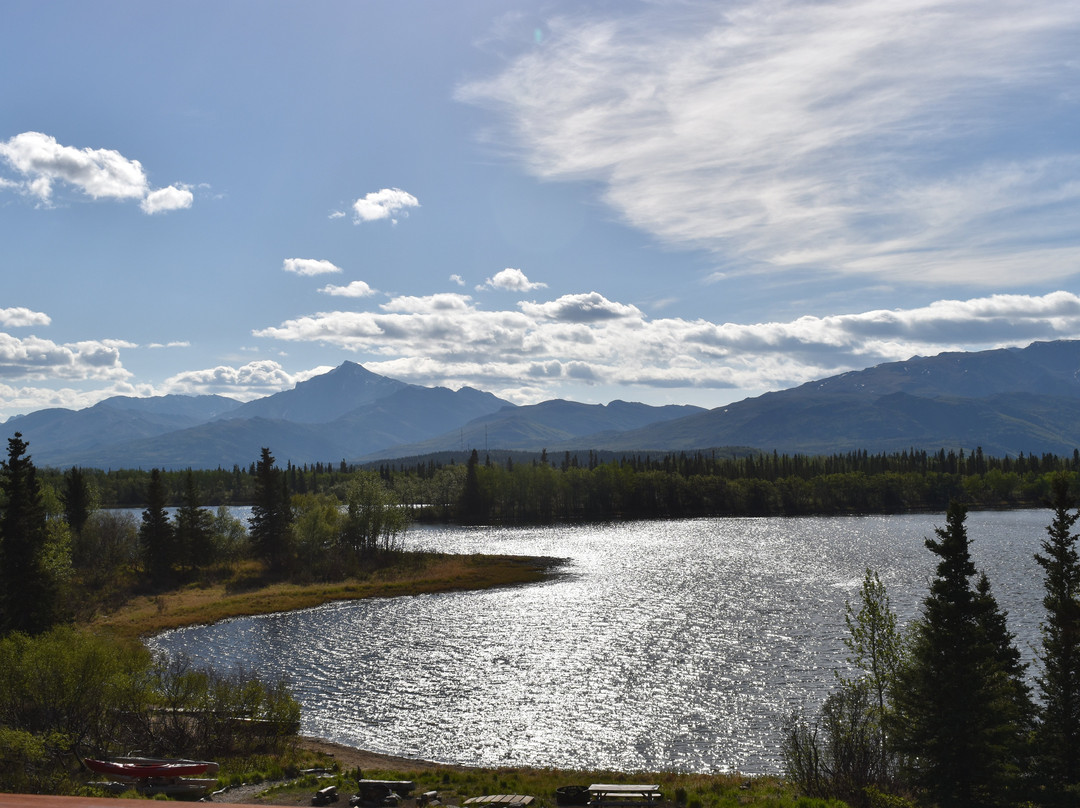 德那利湖景客栈主图