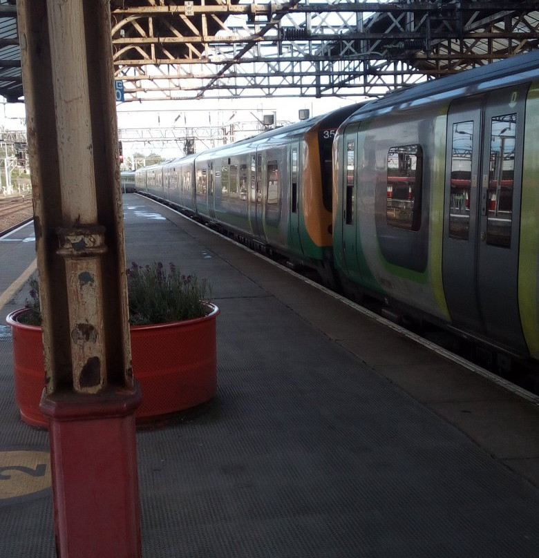 Crewe Railway Station景点图片