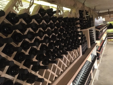 Wineshop “Winery Khareba”-巴统必去景点