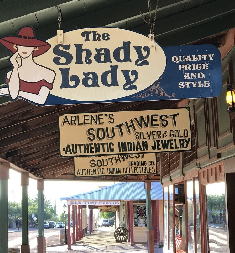 The Shady Lady’s Closet景点图片