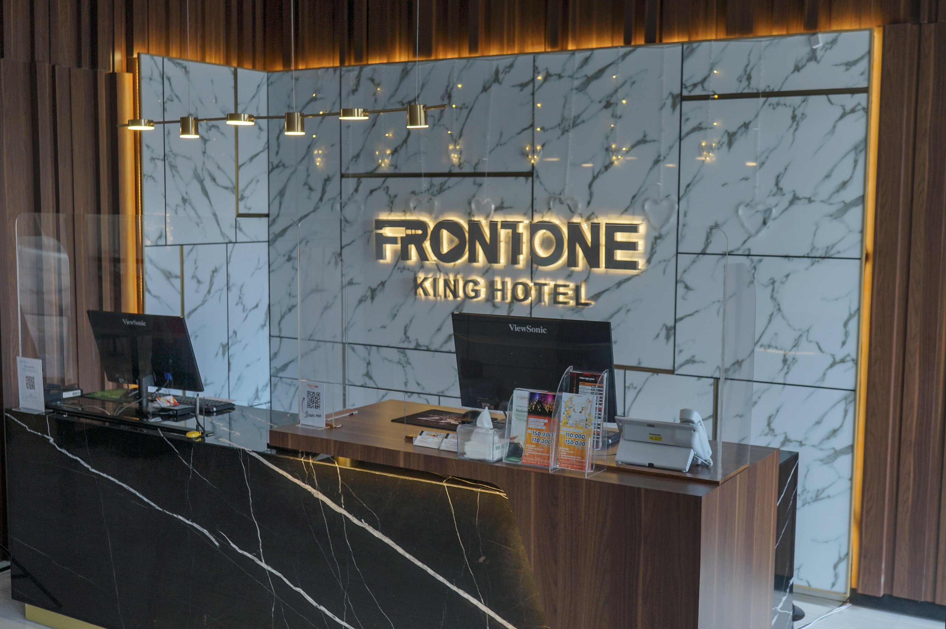 Front One King Hotel Tuban-浴室
