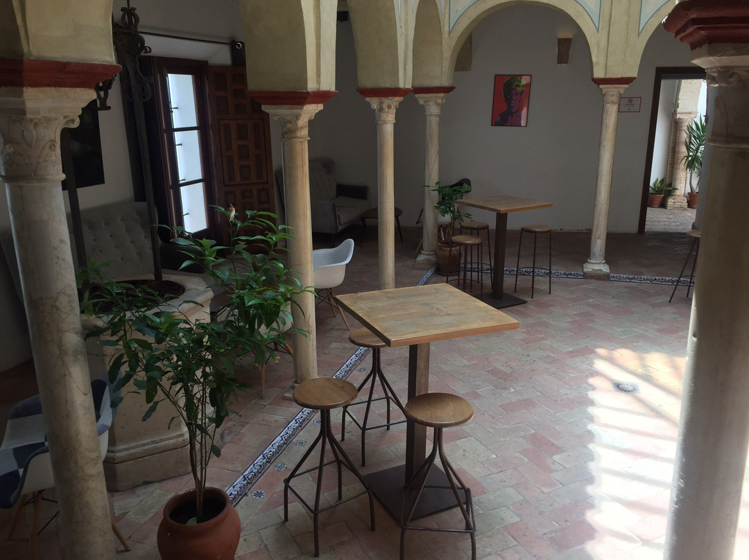 Frenteabastos Hostel & Suites