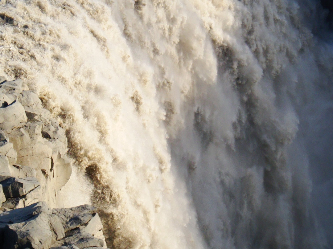 黛提瀑布-米湖必去景点