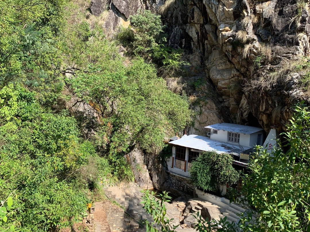 Rudradhari Falls & Caves景点图片