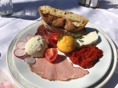 Food & Culture Tour in Belgrade-贝尔格莱德必去景点