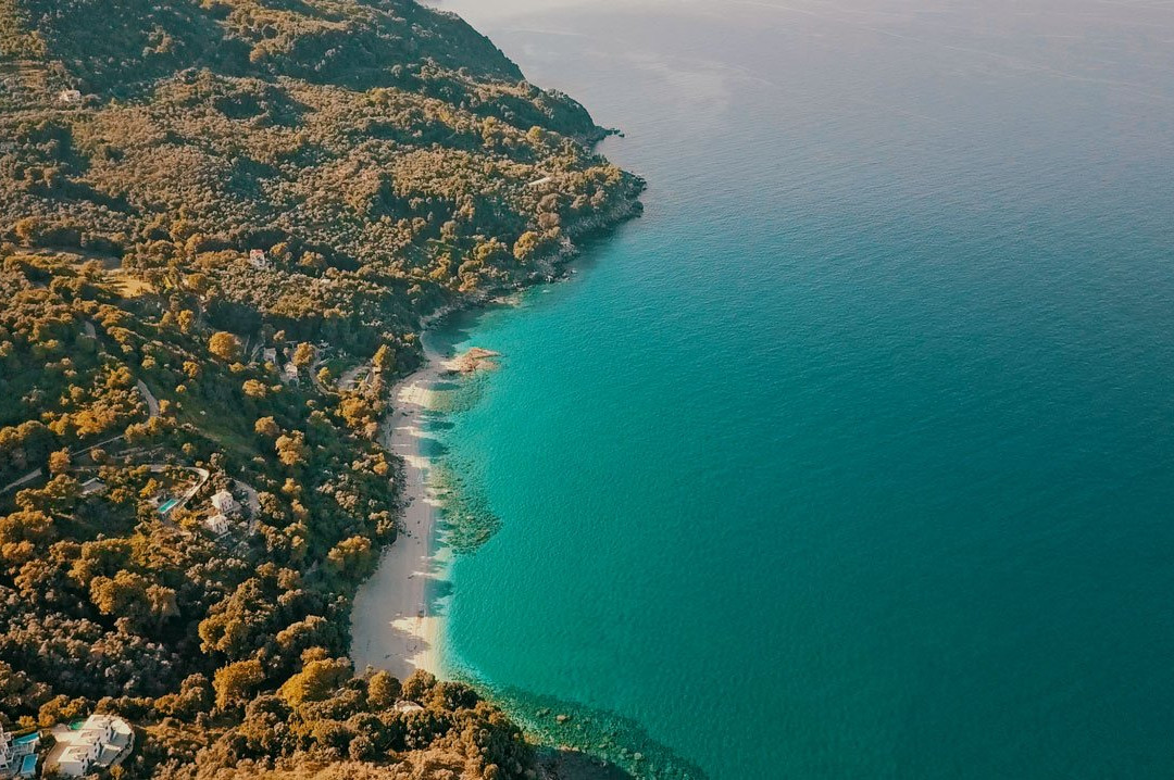 Plaka Beach-Mouresi必去景点