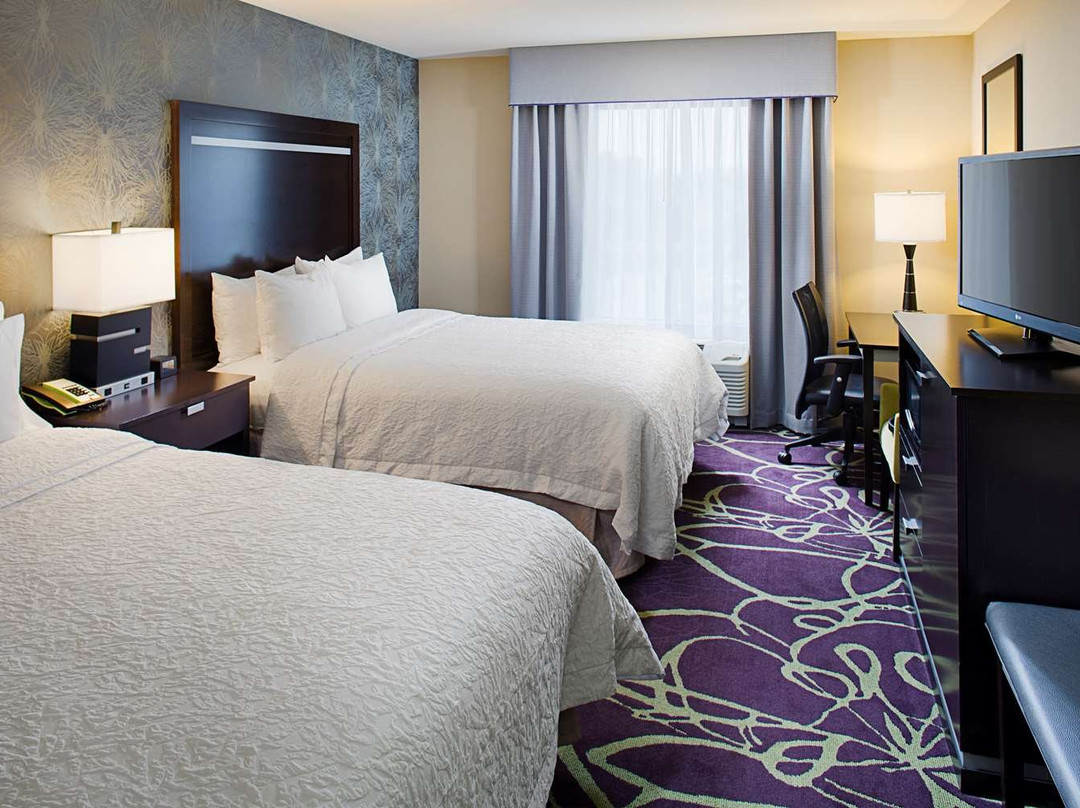 兰辛／奥克莫斯欢朋套房酒店主图