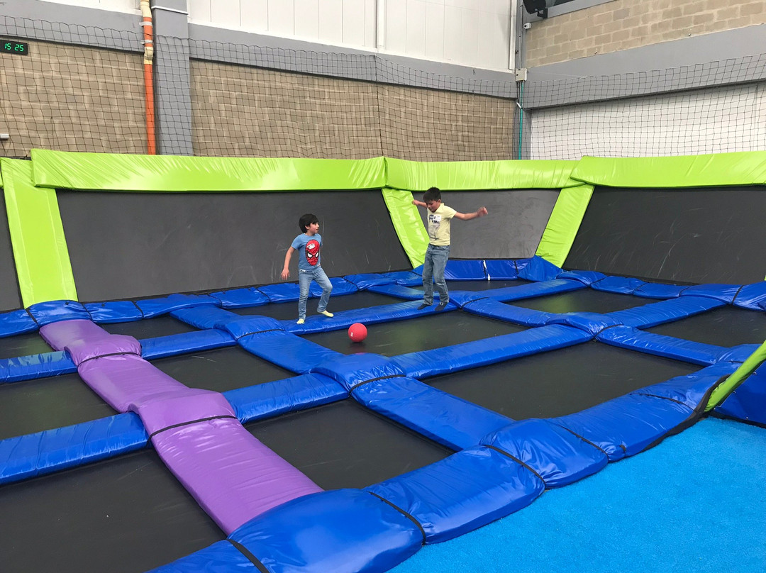 Fly Parque de Trampolines-Chia必去景点