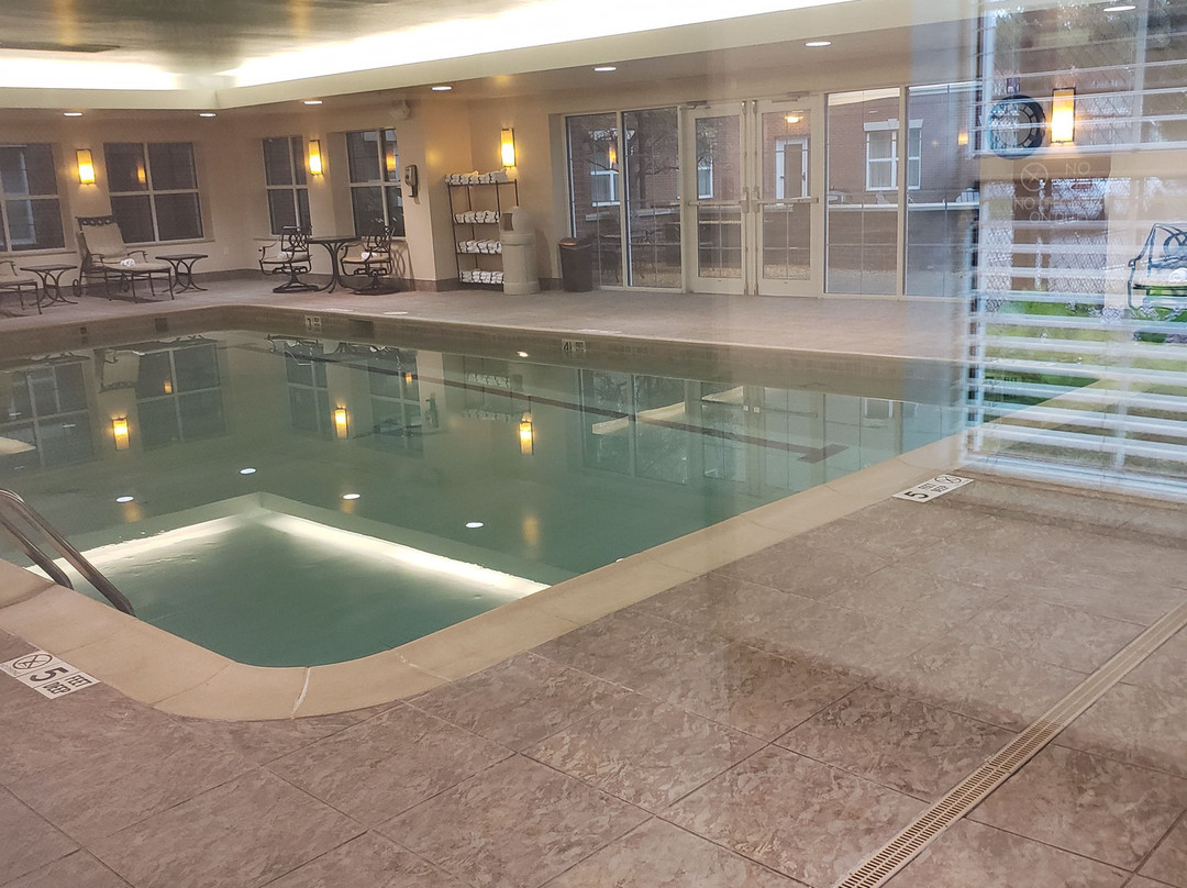 奥尔巴尼希尔顿惠庭套房酒店主图