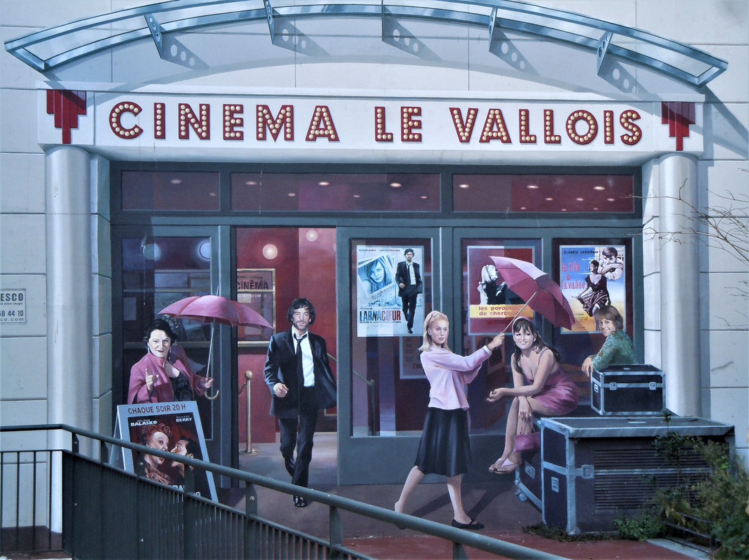 Fresque Cinema-勒瓦卢瓦-佩雷必去景点
