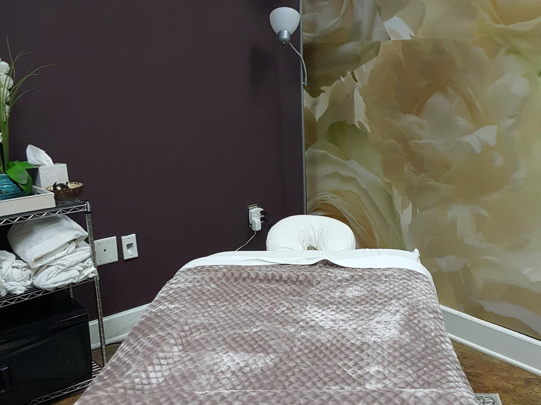 CR2 Massage Studio景点图片