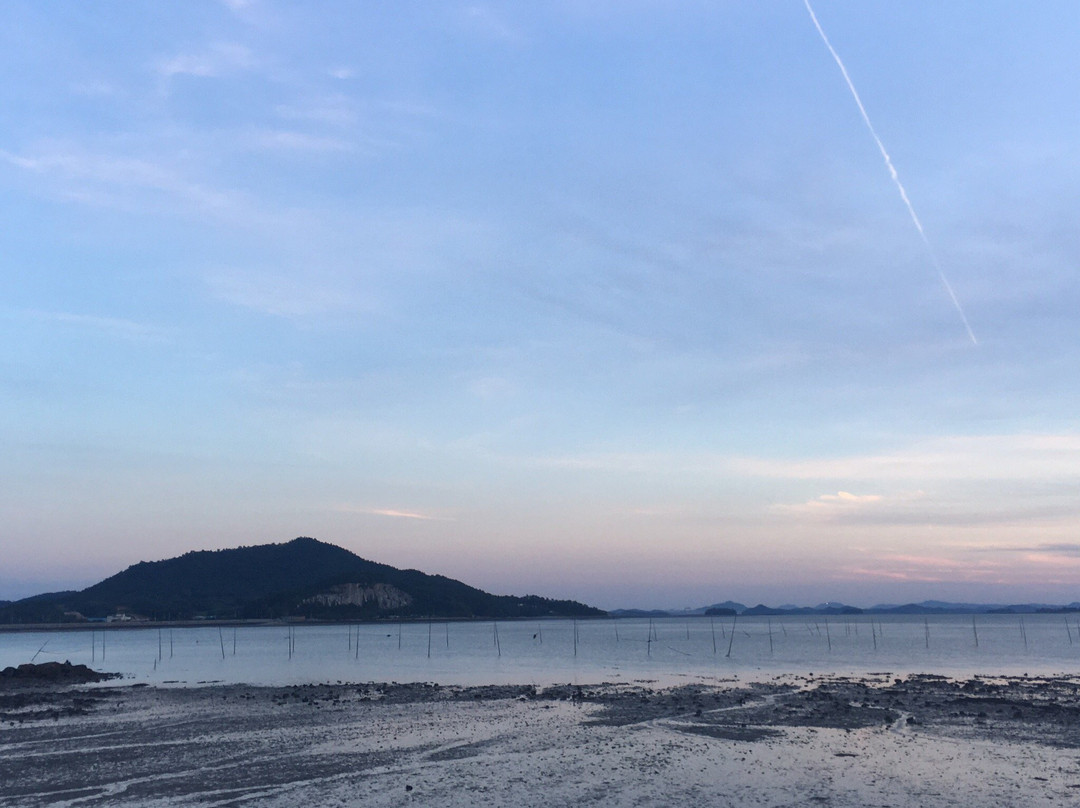 Muan Beach Hotel主图