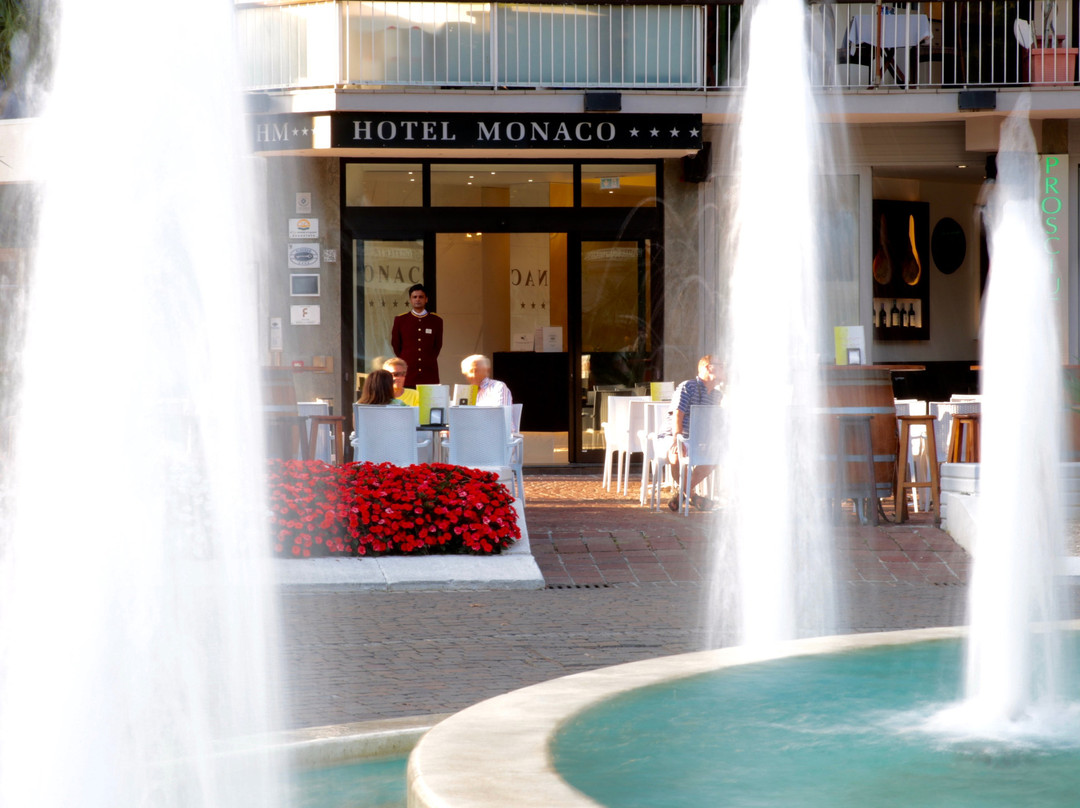 Monaco Suites Hotel主图