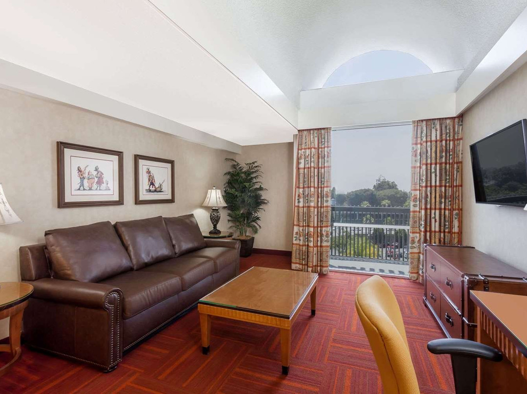 阿纳海姆豪生酒店和水上乐园主图