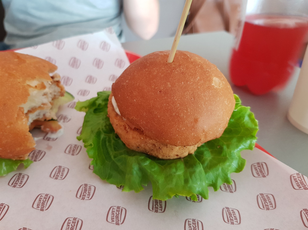 Aksu餐馆和美食-Velvet Burger