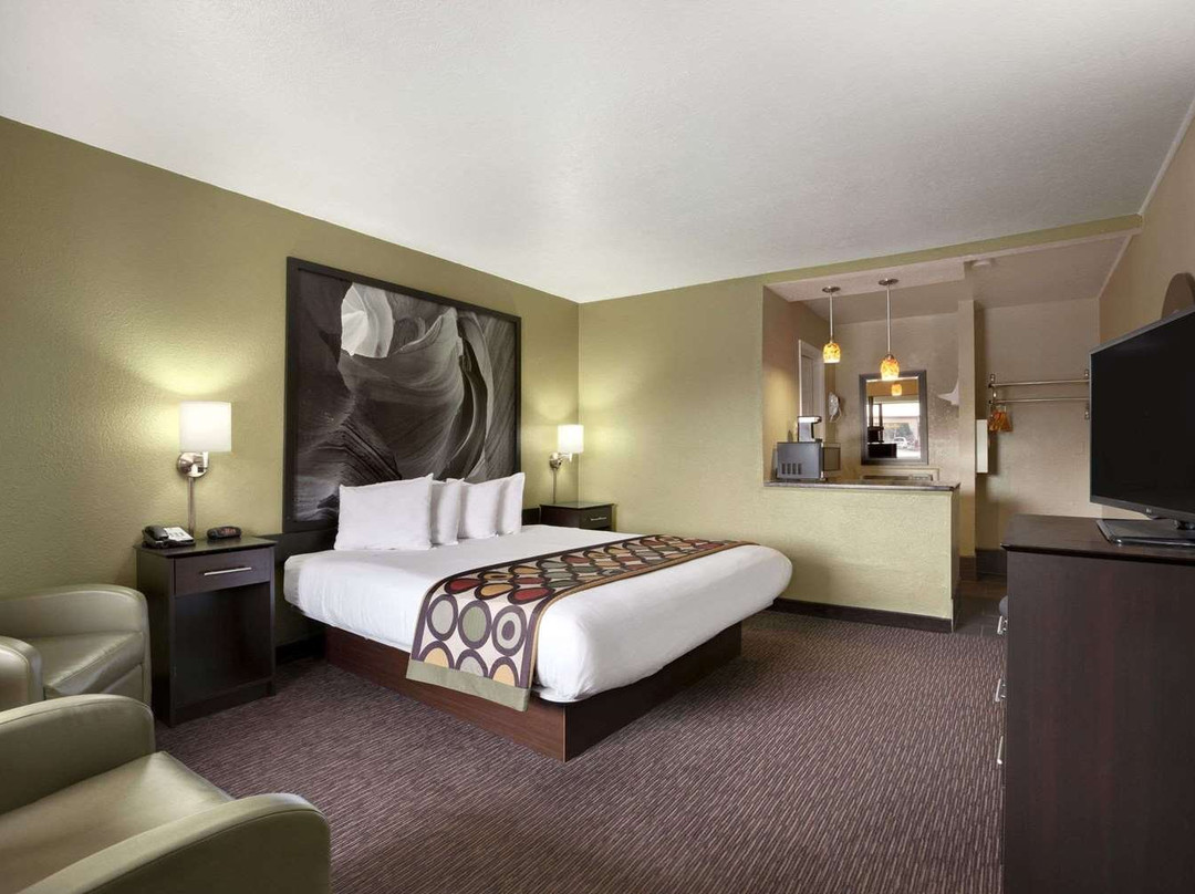 Super 8 by Wyndham Conference Center Nau/Downtown主图