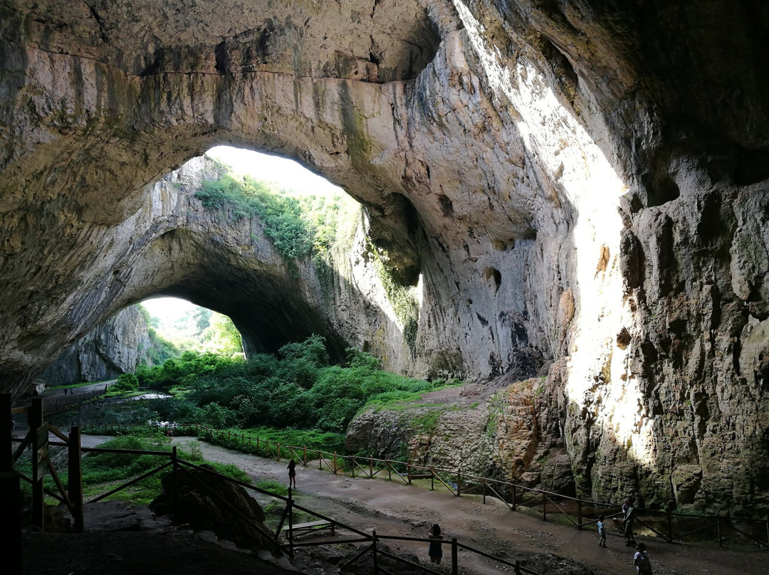 Devetashka Cave景点图片