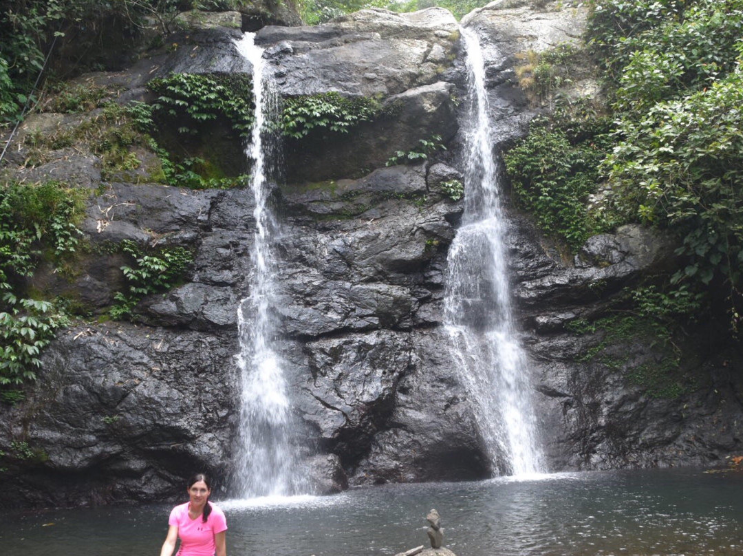 Juwuk Manis Waterfall景点图片