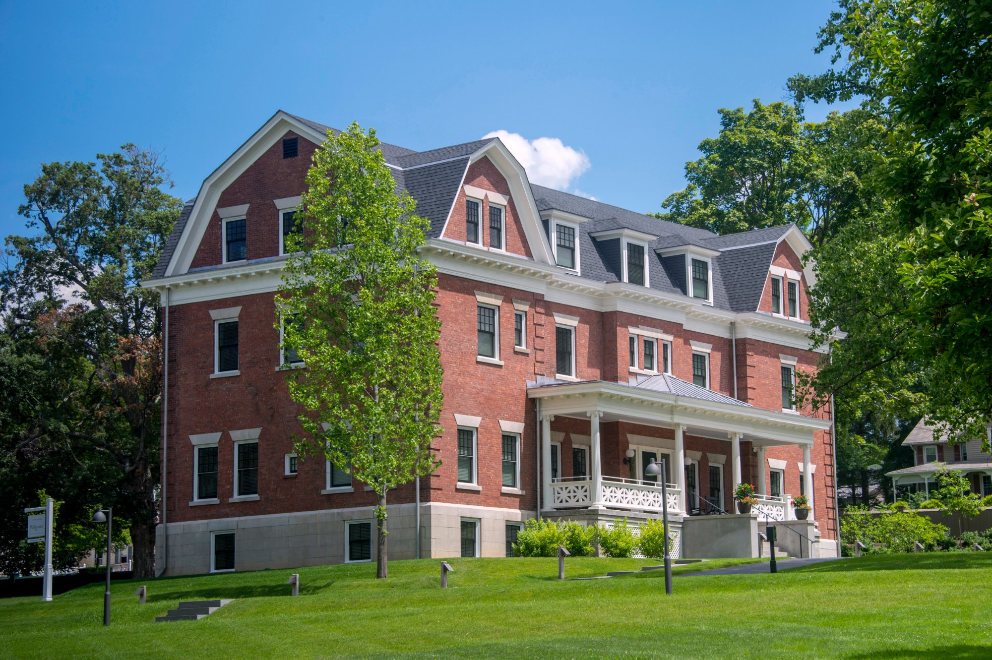 Wallcourt Hall-官方