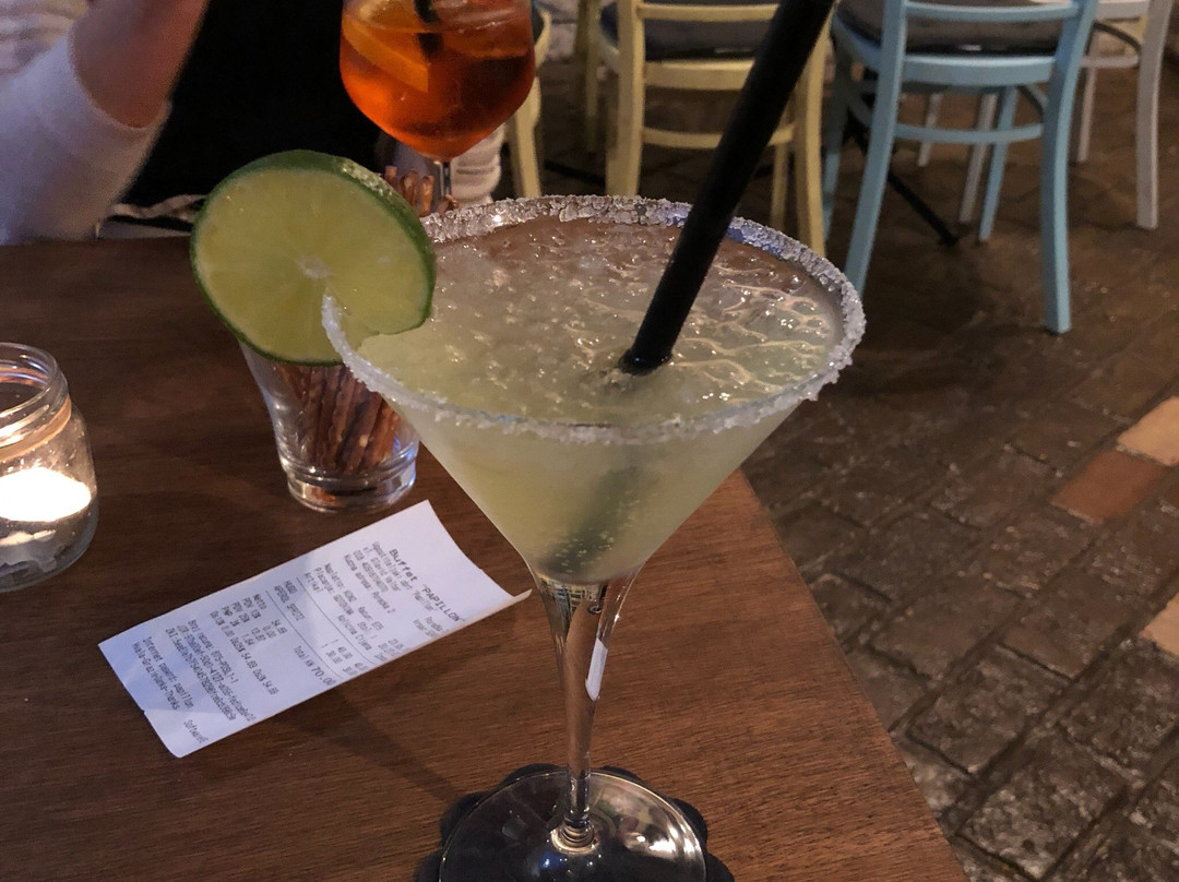 Papillon Cocktail Bar-弗萨必去景点