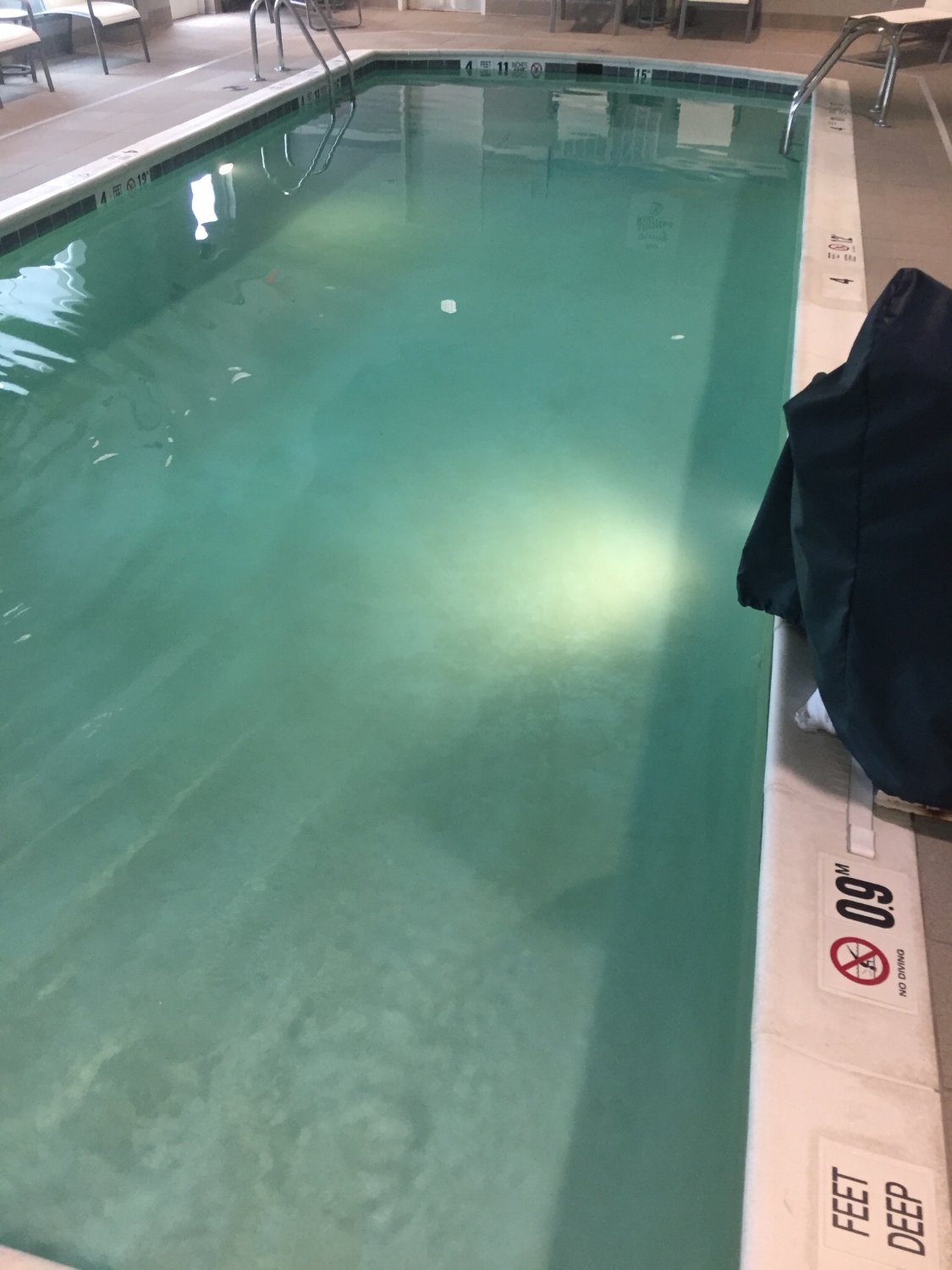 Holiday Inn Express & Suites Utica by IHG-泳池