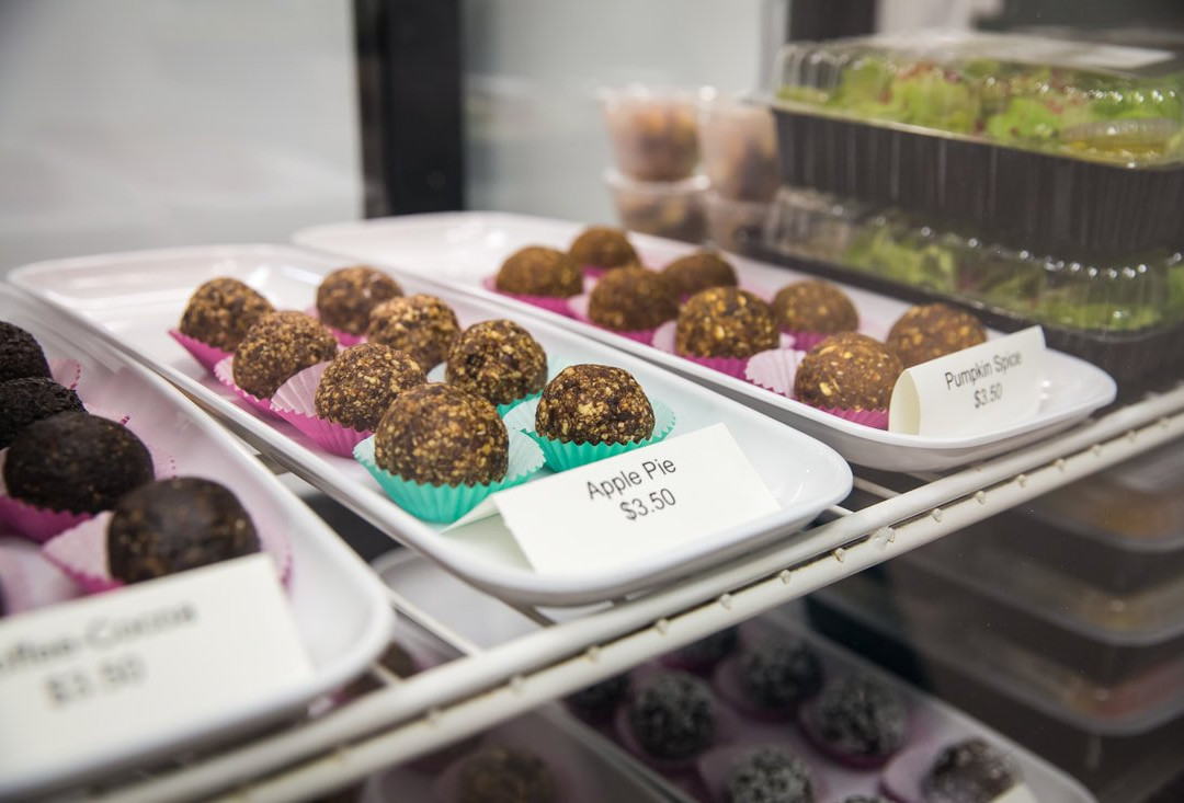 Deep River餐馆和美食-Blendz Smoothie Shop & Healthy Eatery