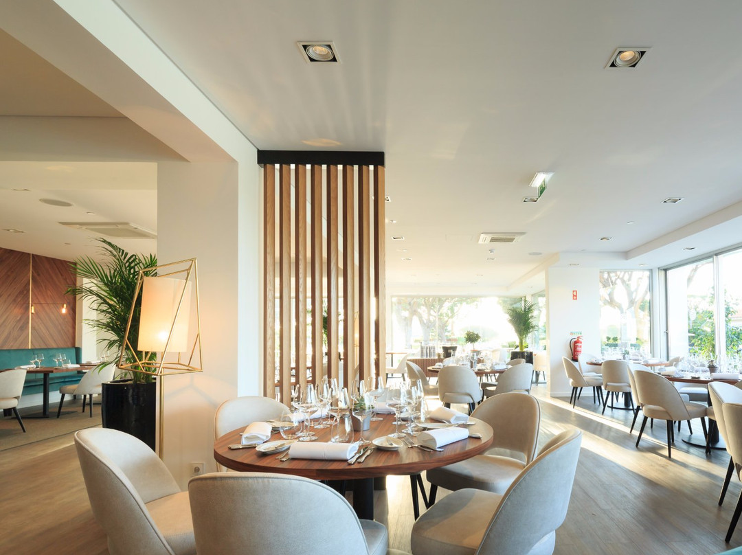 Spikes Restaurant & Cocktail Bar