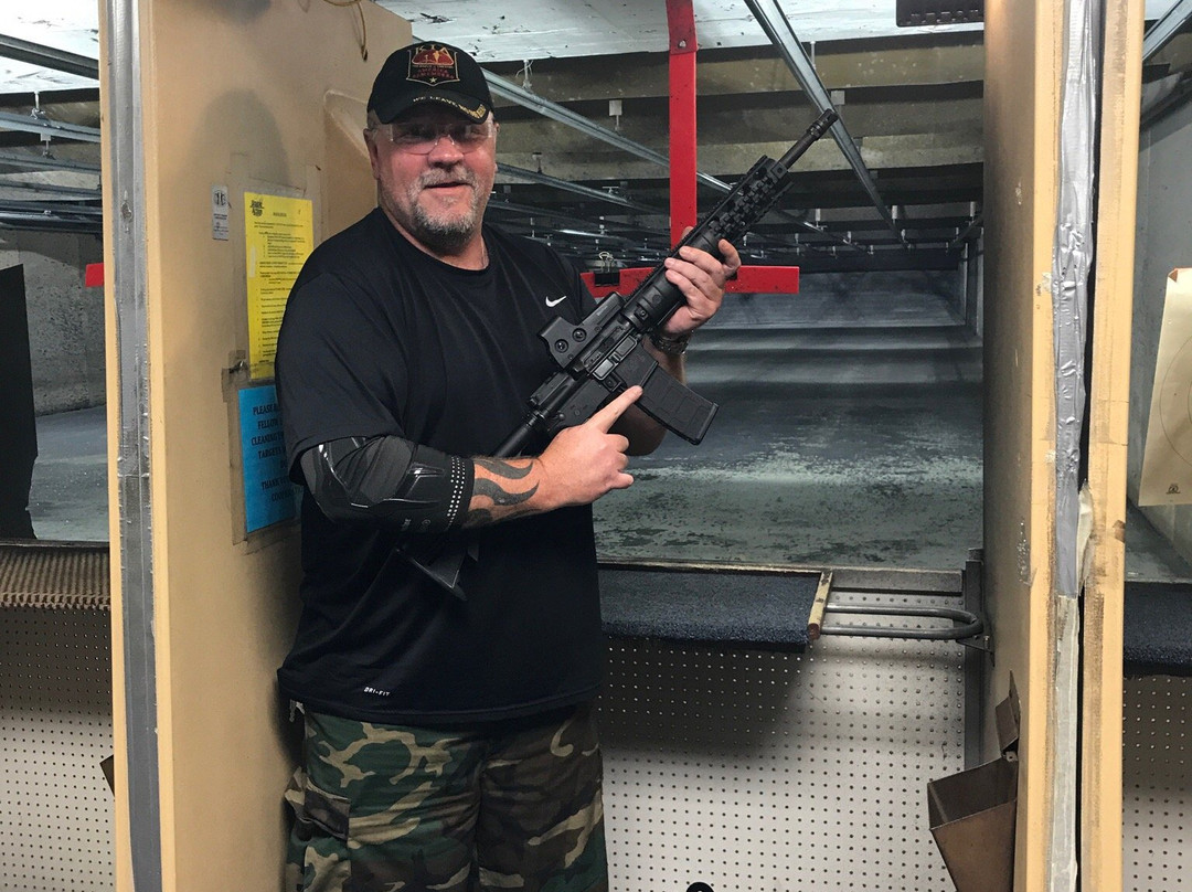 Double Action Indoor Shooting Center & Gun Shop-Madison Heights必去景点