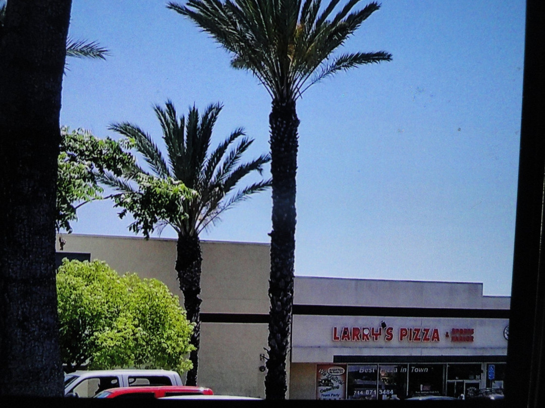 Larry's Pizza & Sports Parlor