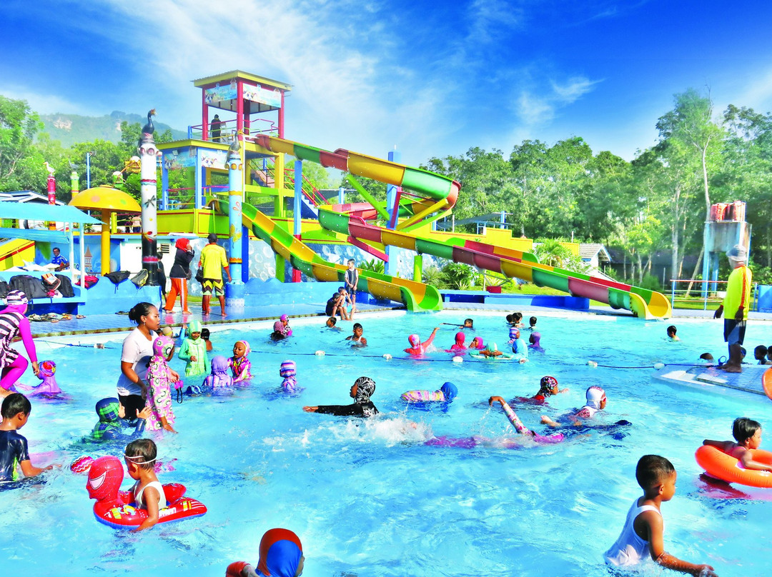 Kampoeng Aeir Waterpark-Pacitan必去景点