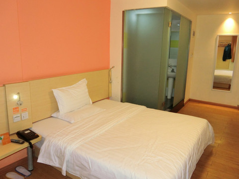 IU酒店(深圳福田口岸地铁站店)主图